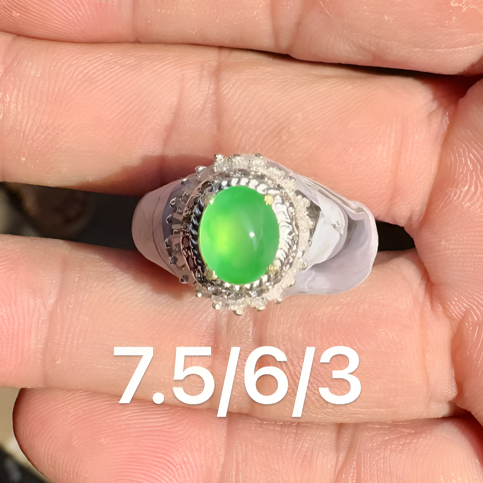 0112(小哪吒在源头)高冰种木那金丝阳绿戒面干净杠味荧光足M120