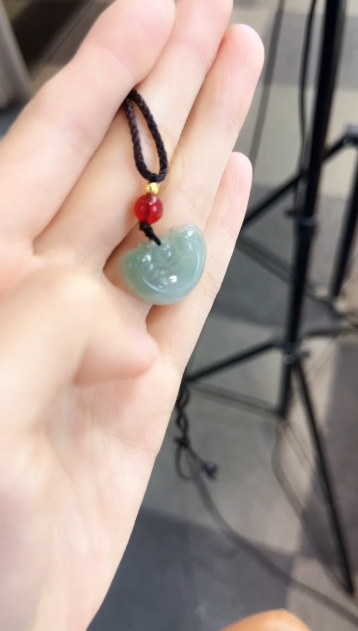 【闪购商品】翡翠未镶嵌颈饰多样性发其一