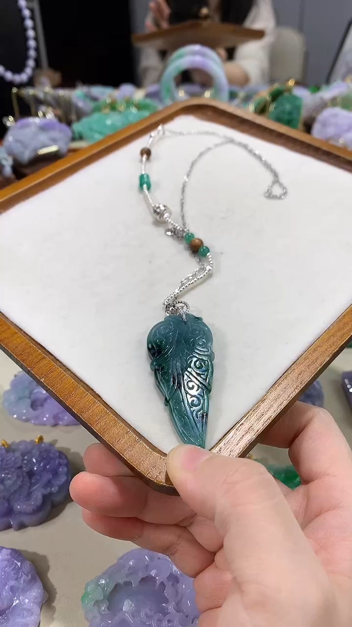 颈饰未镶嵌翡翠吊坠