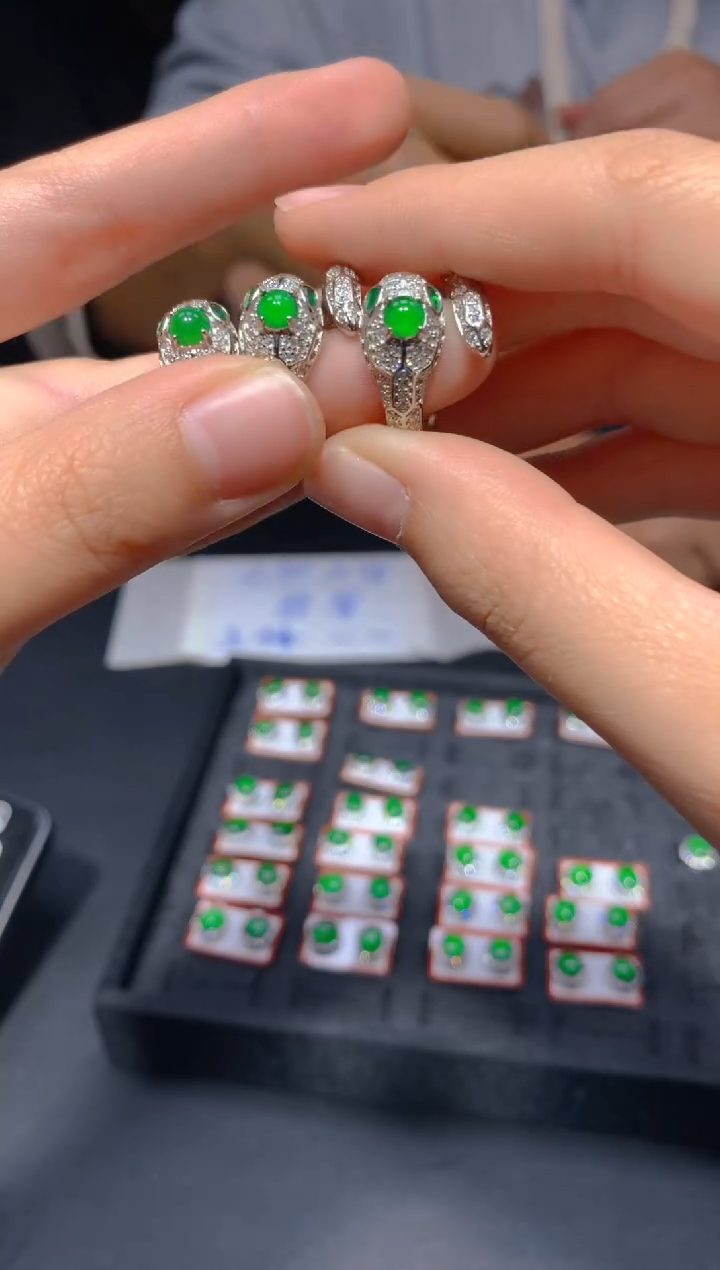 【闪购商品】定制翡翠未镶嵌116多样性发货(发其一）