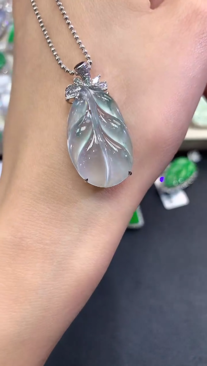 【闪购商品】翡翠吊坠(不含链)18K金镶嵌q78        