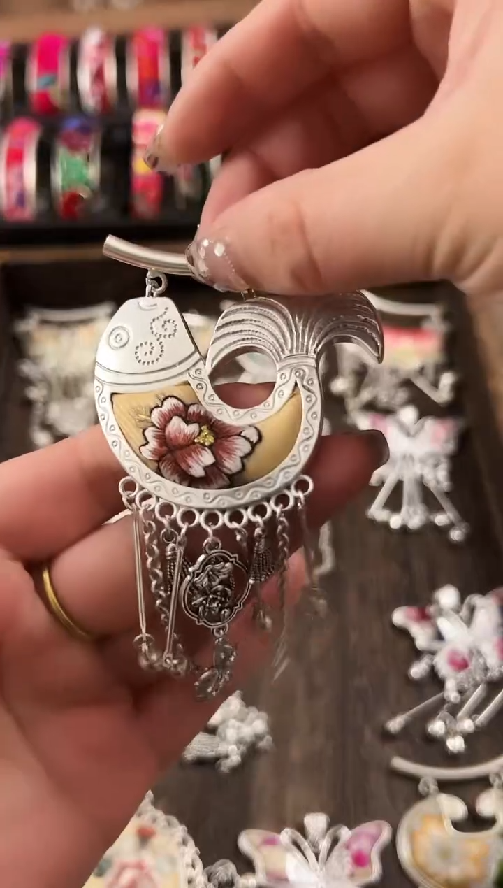 【闪购商品】织绣民族风老绣饰品570