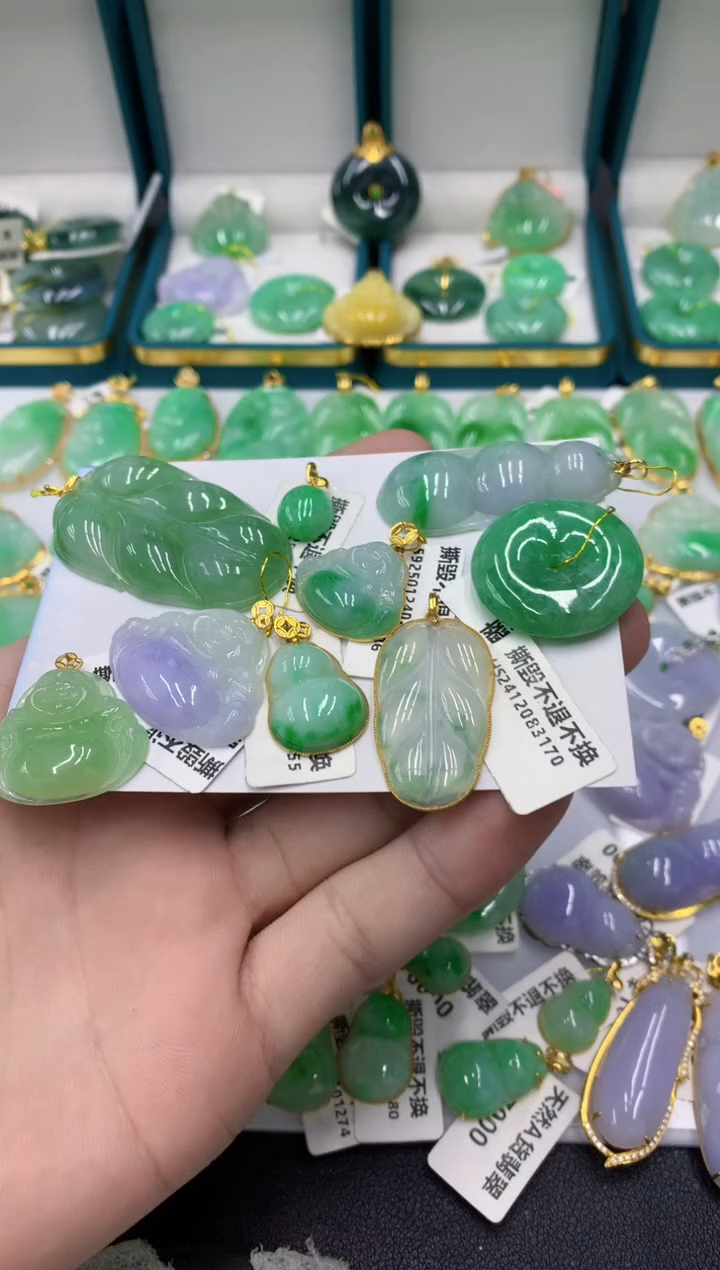 【闪购商品】翡翠颈饰18K金镶嵌翡翠