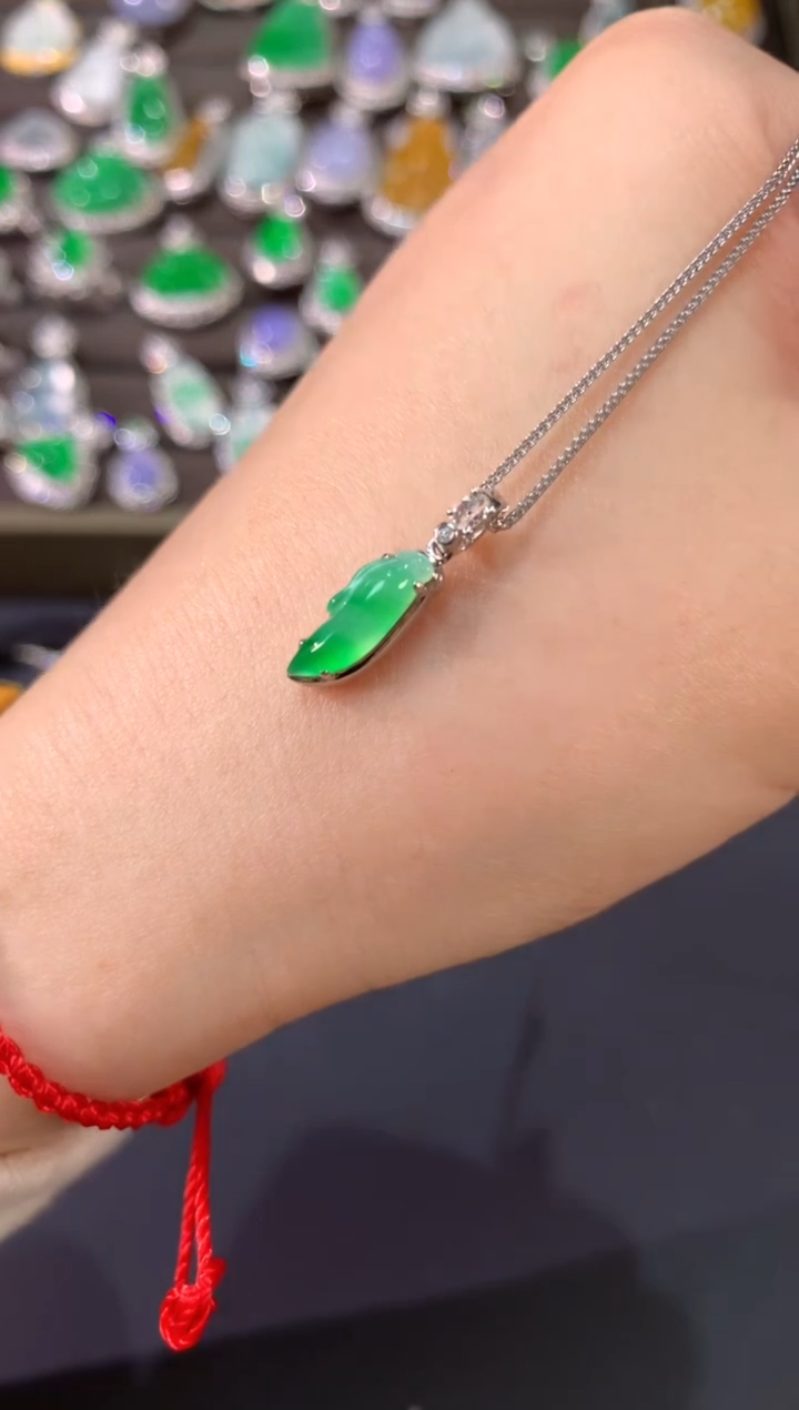 【闪购商品】翡翠吊坠(不含链)18K金镶嵌A777|3980