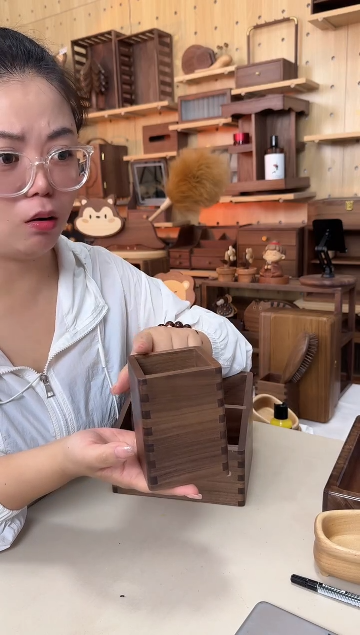 木北美黑胡桃榫卯笔筒