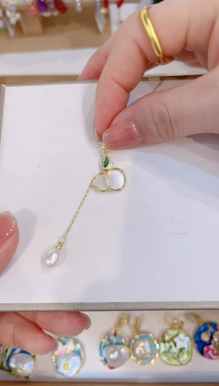 【闪购商品】淡水珍珠颈饰合金吊坠