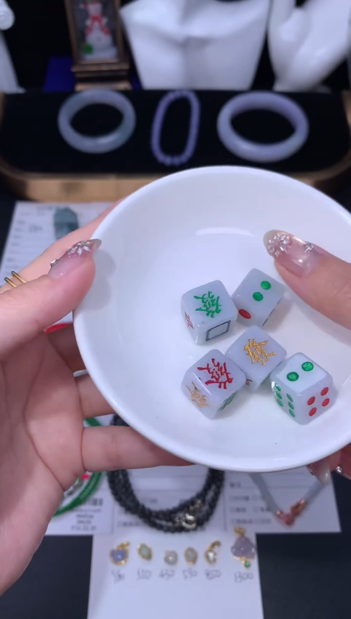 未镶嵌定制翡翠多样性商品发其一