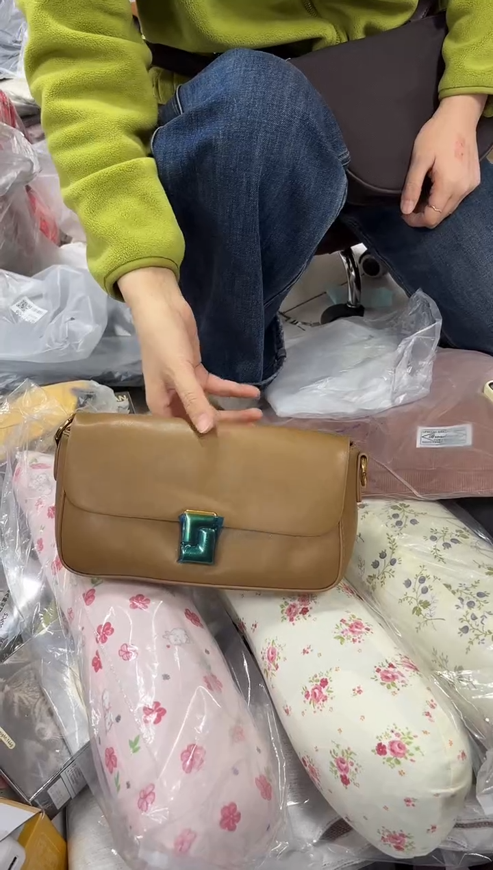 PVC点点小红心 没关注的关注一下主播 