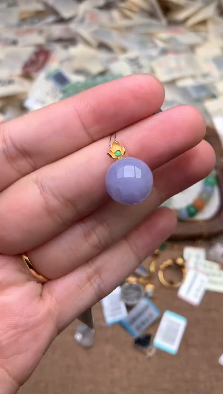 18K金镶嵌挂件翡翠一