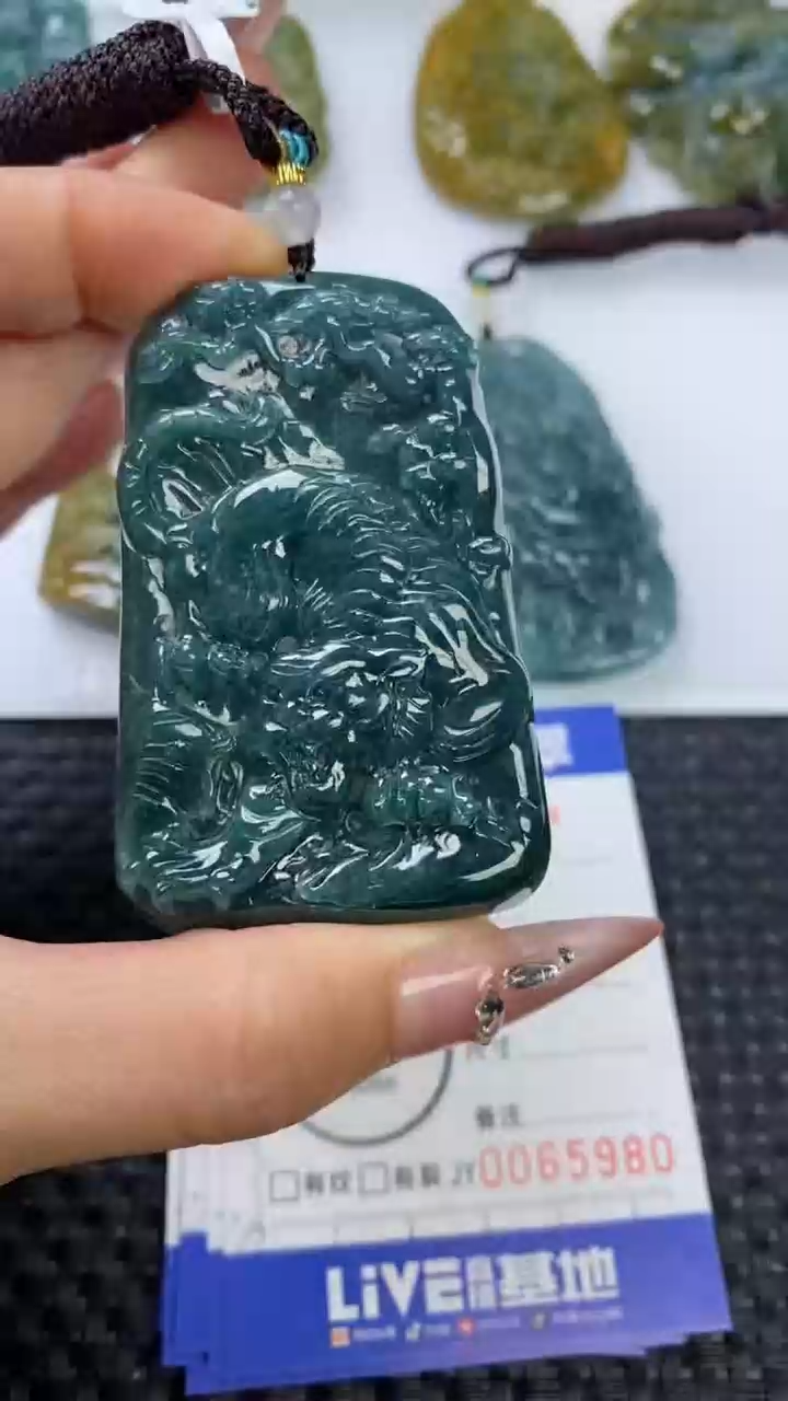 【闪购商品】翡翠颈饰未镶嵌111111111111111