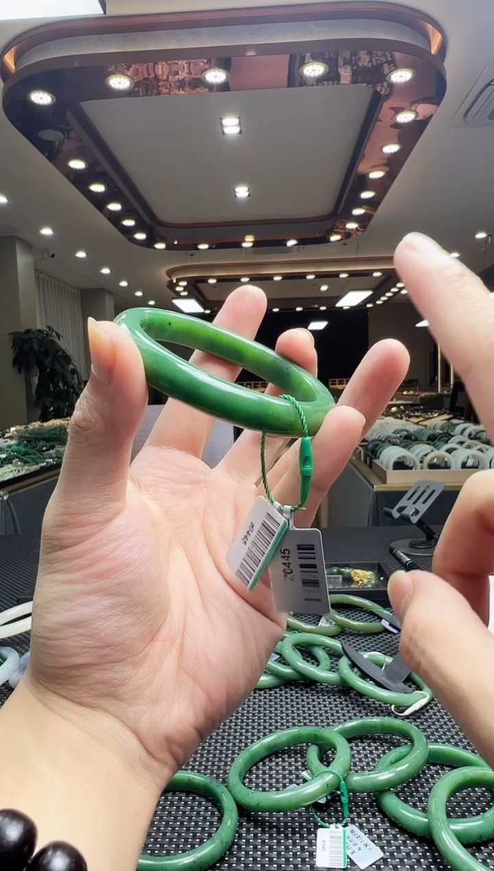 【闪购商品】和田玉手镯未镶嵌一支 53-62 多样性发1