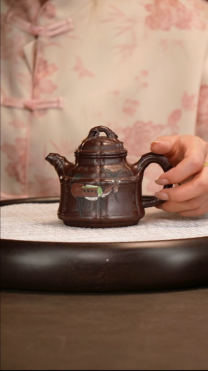 茶壶紫砂【王品荣】紫泥六方竹鼎    300CC