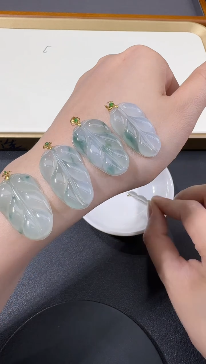 【闪购商品】翡翠18K金镶嵌颈饰H0316-S1333-114多样性一件