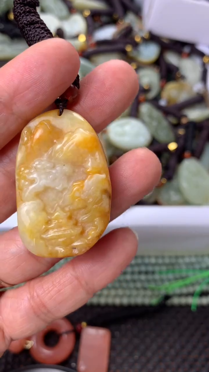 【闪购商品】和田玉颈饰未镶嵌多样性发货没有证书拍一发一有瑕