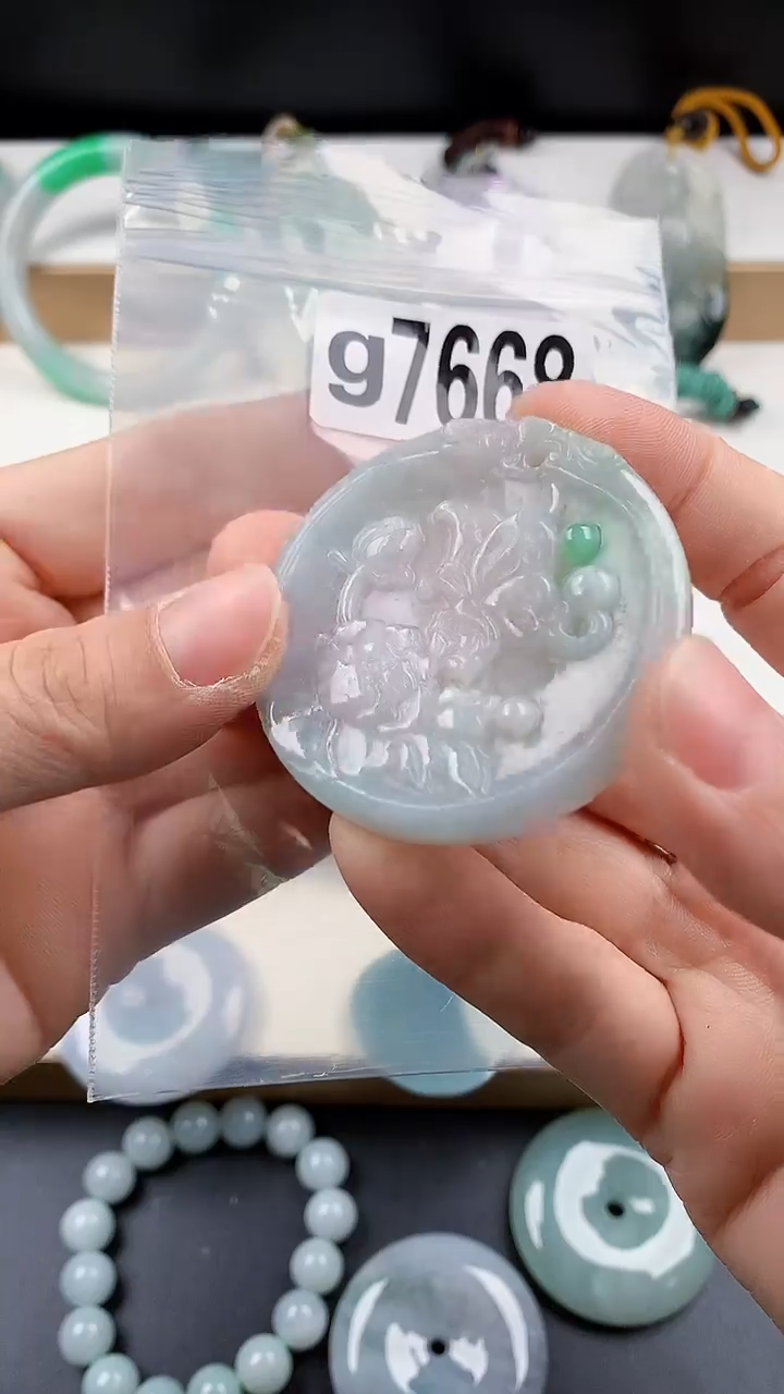 颈饰未镶嵌翡翠天然翡翠吊坠挂件