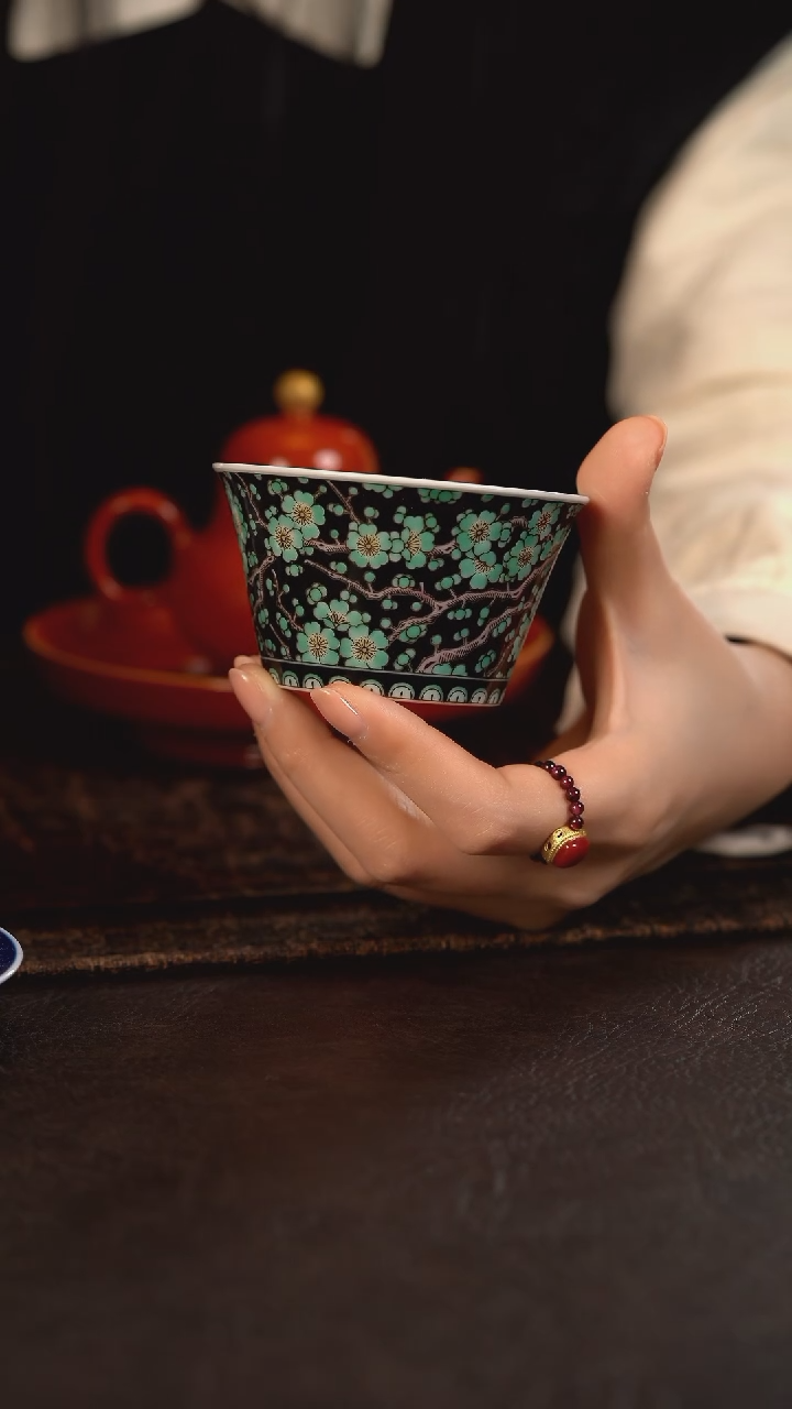 【闪购商品】杯云霞珍藏古彩黑地绿梅马蹄杯