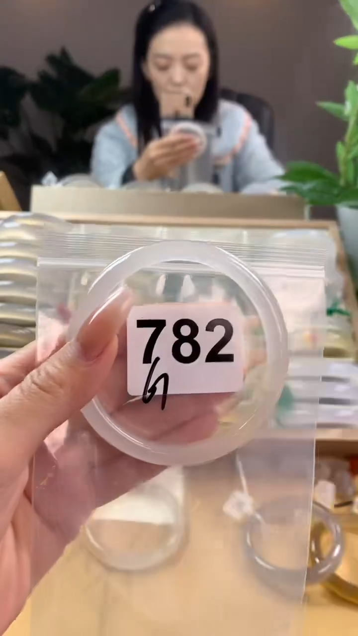 【闪购商品】玛瑙/玉髓手镯未镶嵌782