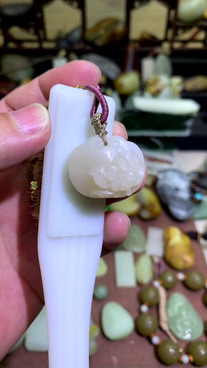 【闪购商品】和田玉颈饰未镶嵌藕粉锁