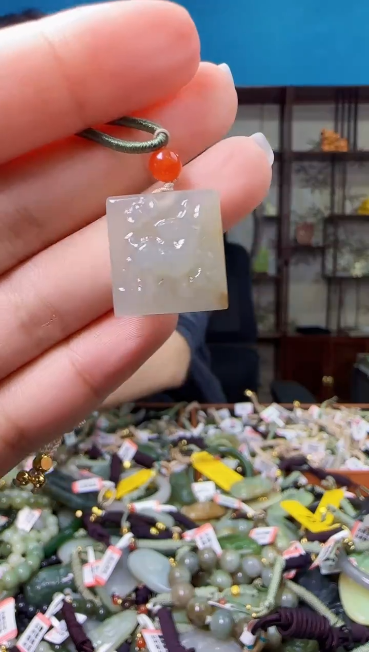 颈饰未镶嵌和田玉1