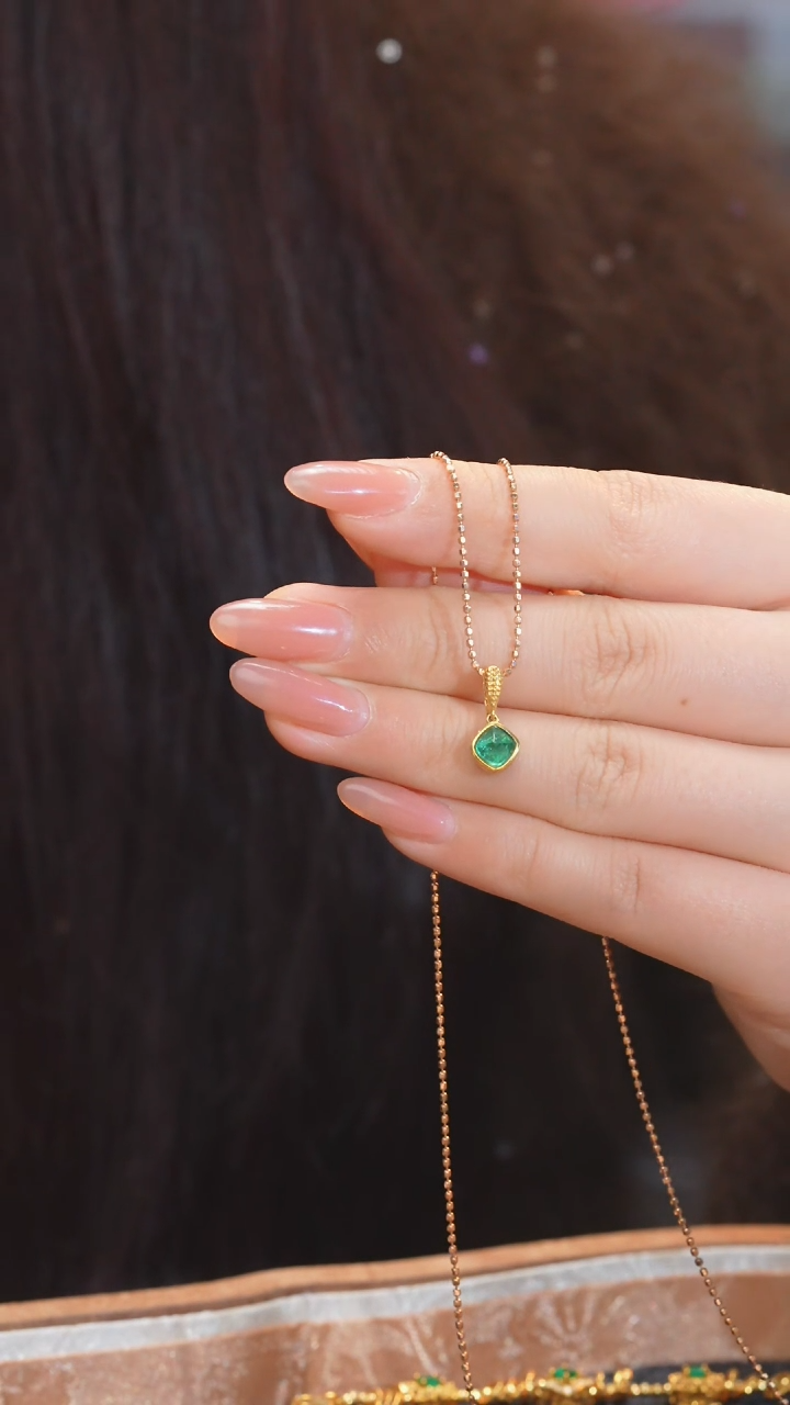 【闪购商品】祖母绿吊坠不含链18K金镶嵌（0.82ct）@@U7443