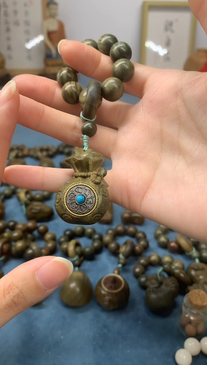 【闪购商品】维腊木（绿檀）把件赚钱袋 盘玩件