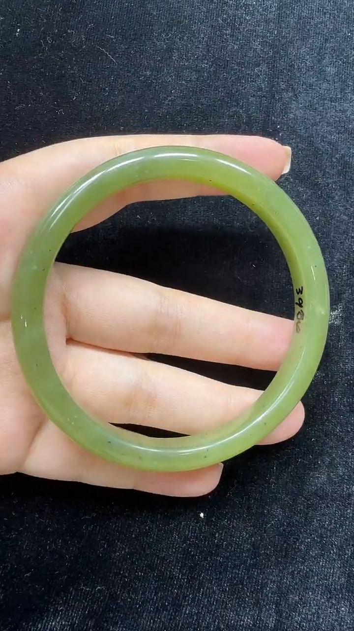 和田玉手镯未镶嵌815圈口64.8