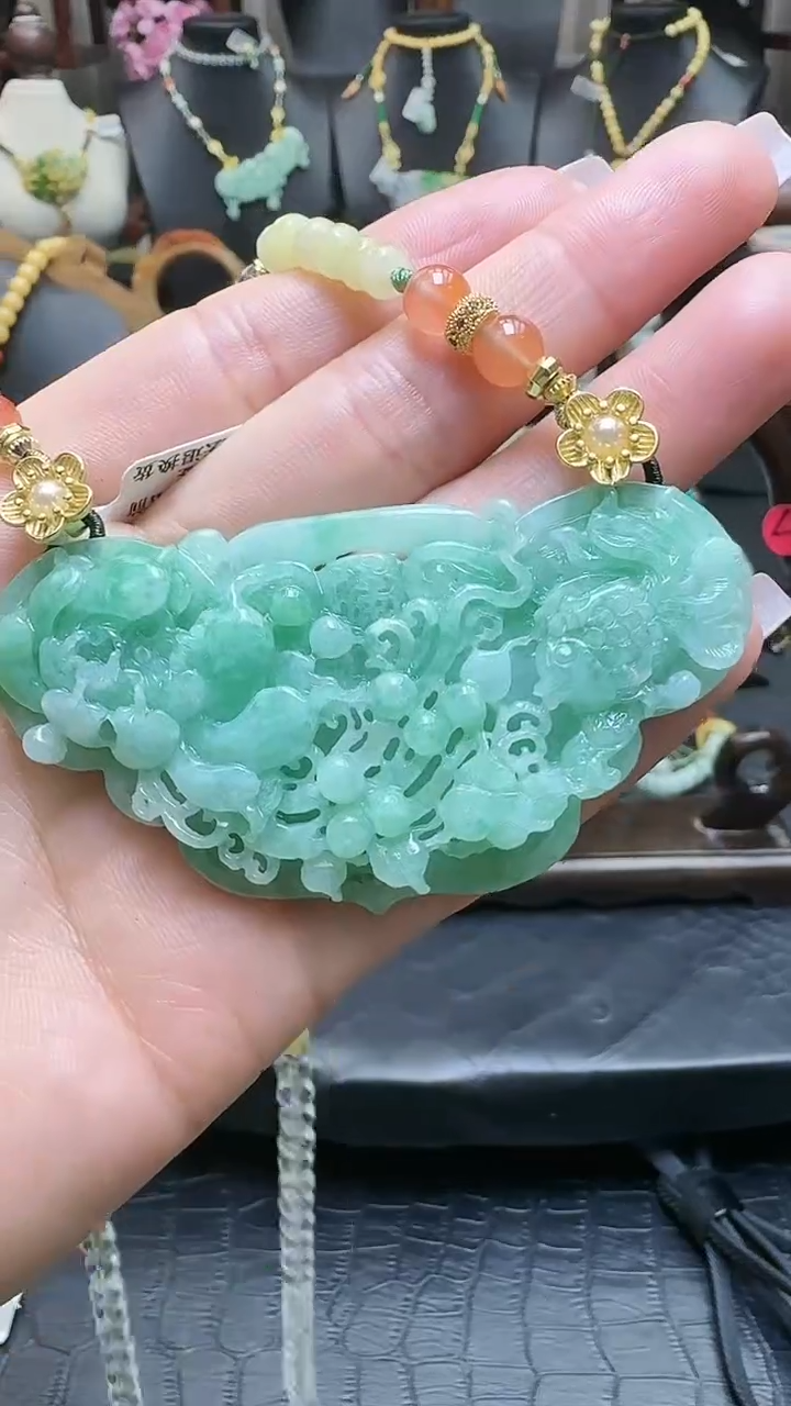 【闪购商品】翡翠颈饰未镶嵌果洋绿