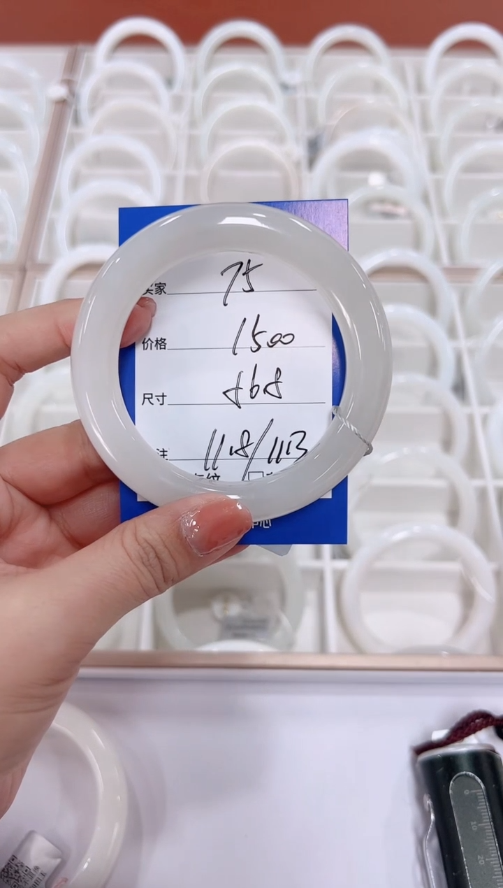 未镶嵌手镯和田玉烟紫75