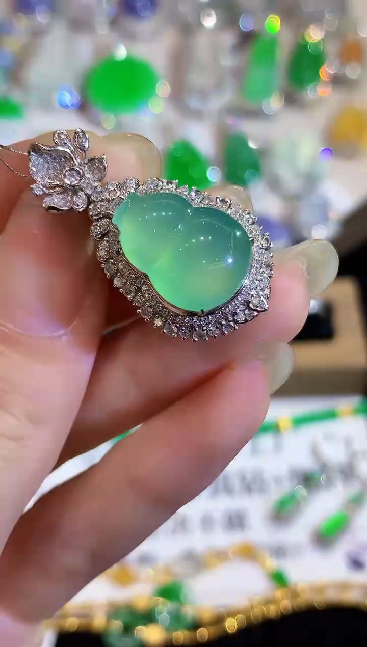 吊坠(不含链)18K金镶嵌翡翠X多样性发其一