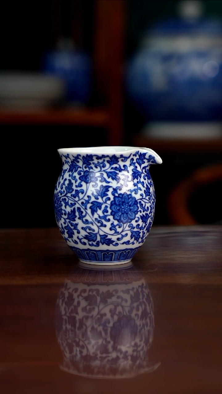 晓月窑青花缠枝公道