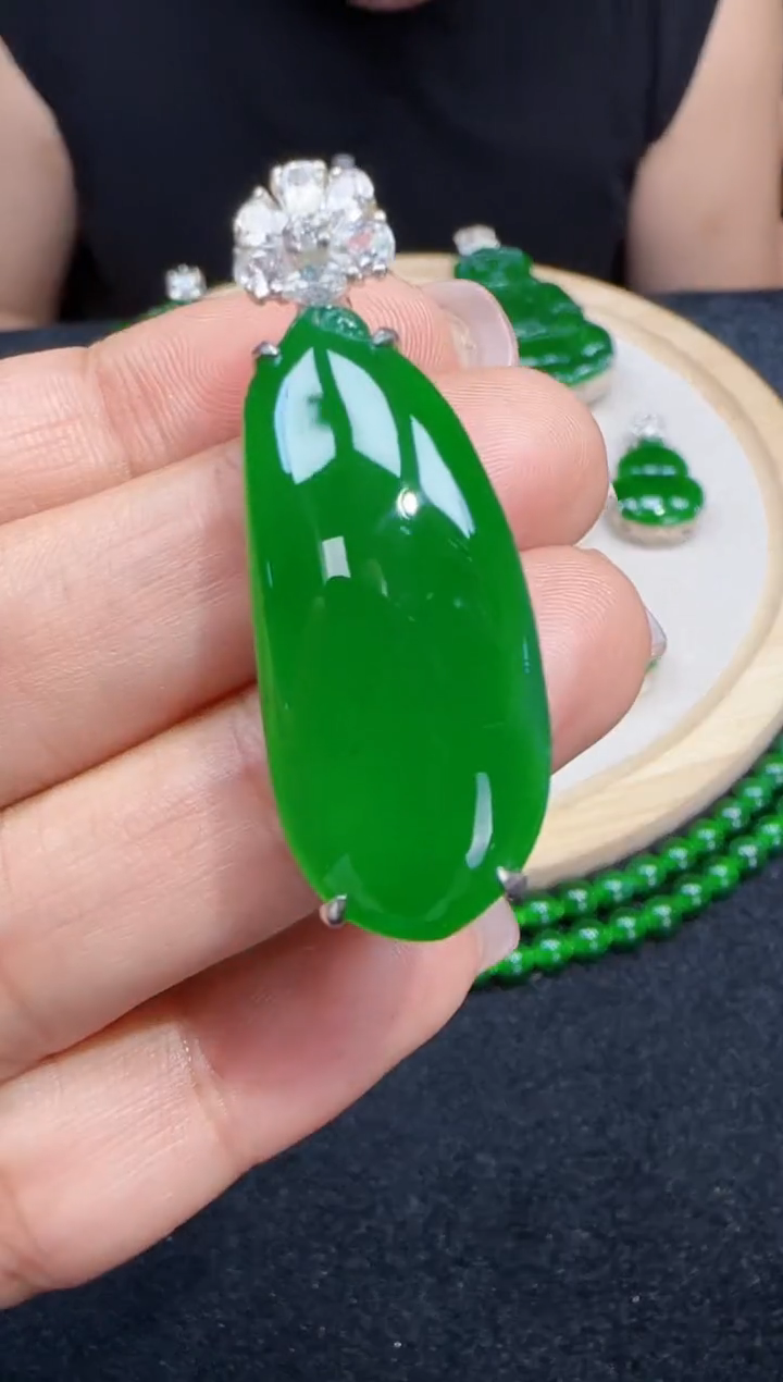 未镶嵌定制翡翠翡翠吊坠203
