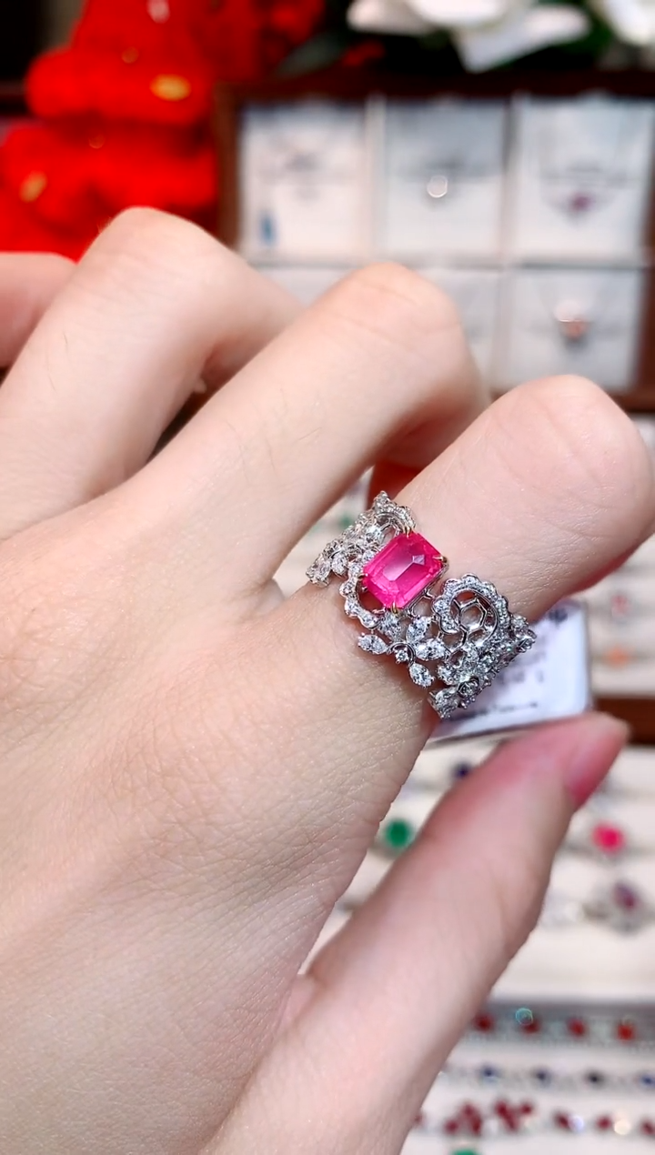 戒指18K金镶嵌尖晶石1.07ct/天然宝石/七天无理由