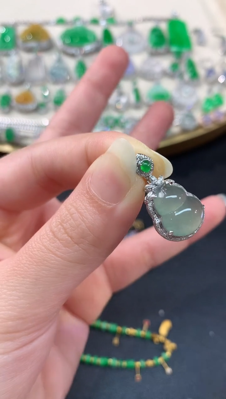 【闪购商品】翡翠吊坠(不含链)18K金镶嵌葫芦A97|2800