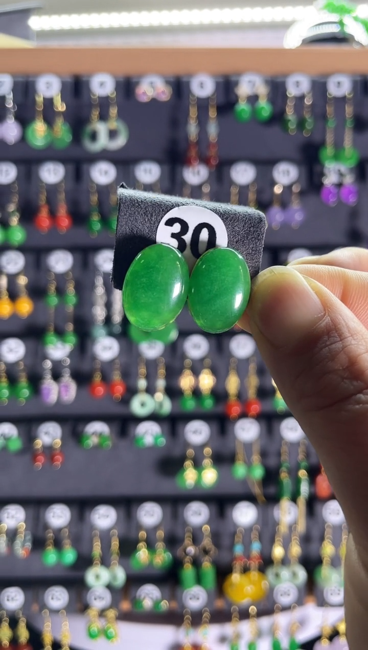 【闪购商品】翡翠耳饰银S925镶嵌30....