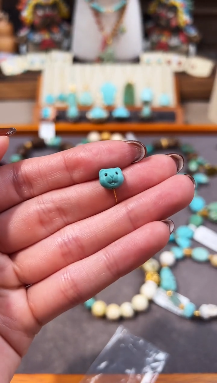 未镶嵌绿松石配饰小熊