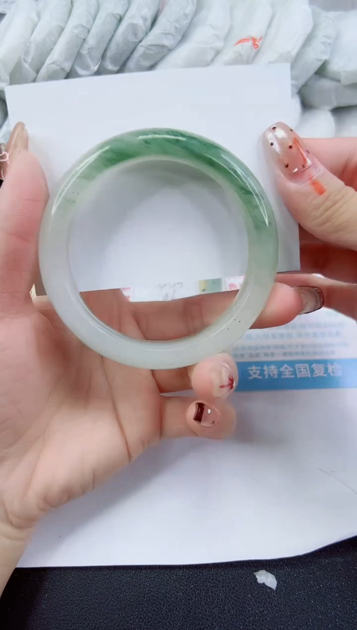 【闪购商品】石英质玉手镯未镶嵌170