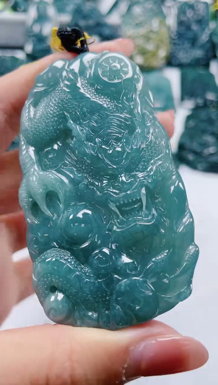 【闪购商品】翡翠颈饰未镶嵌         