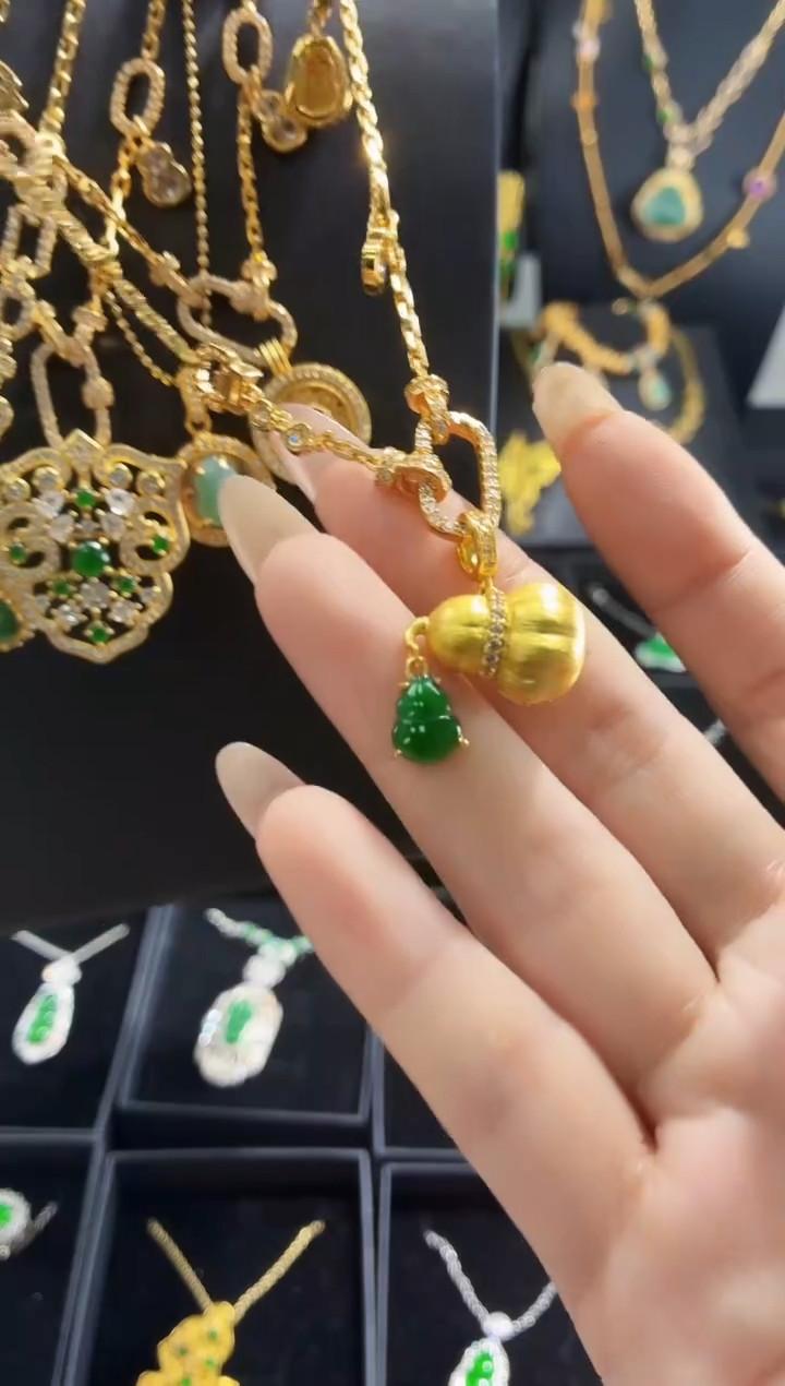 翡翠未镶嵌颈饰吊坠（不含链）