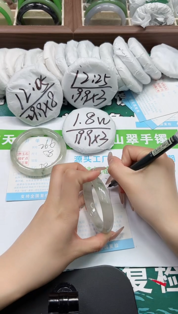 【闪购商品】石英质玉手镯未镶嵌k267-52
