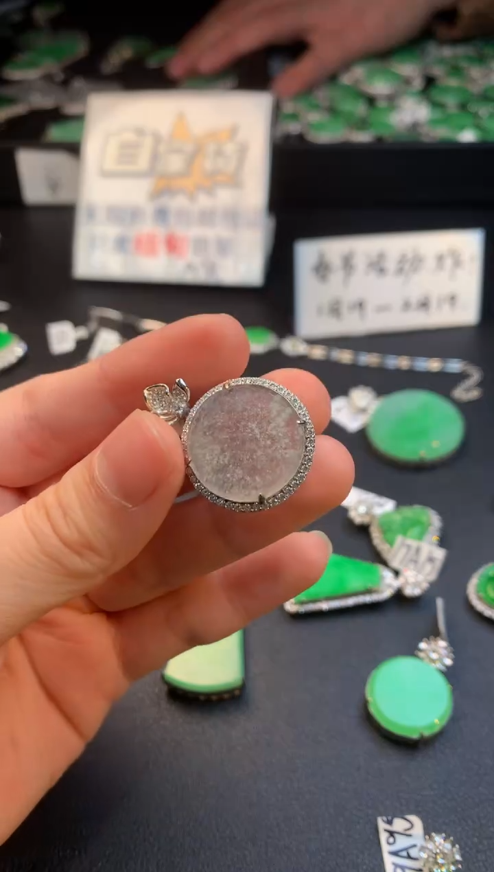 【闪购商品】翡翠颈饰银S925镶嵌翡翠