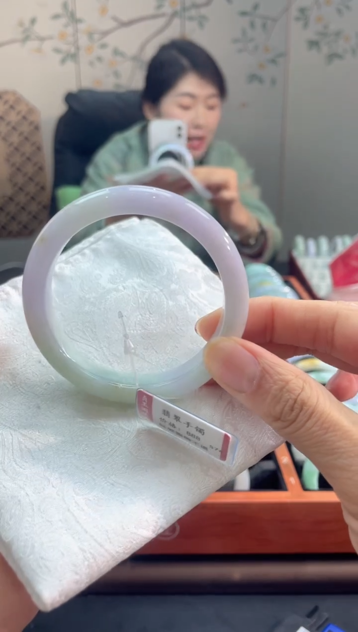 【闪购商品】翡翠手镯未镶嵌2841000000