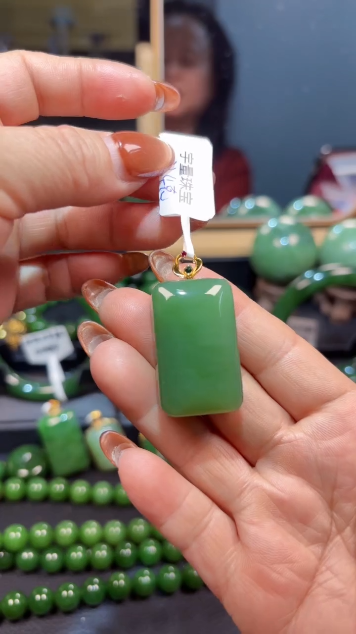 【闪购商品】和田玉（碧玉）吊坠(赠链)18K金镶嵌1