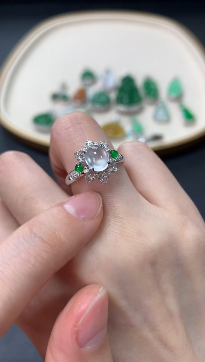 【闪购商品】翡翠吊坠(不含链)18K金镶嵌9500戒指