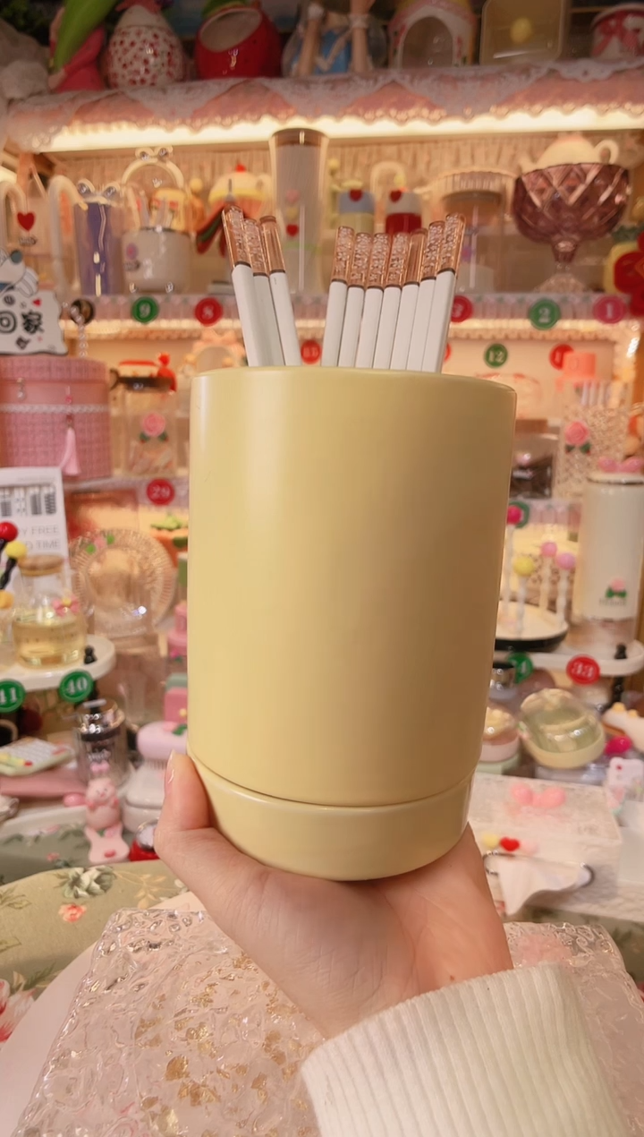 【闪购商品】摆件陶瓷筷子筒黄色品质好，发货快，放心拍