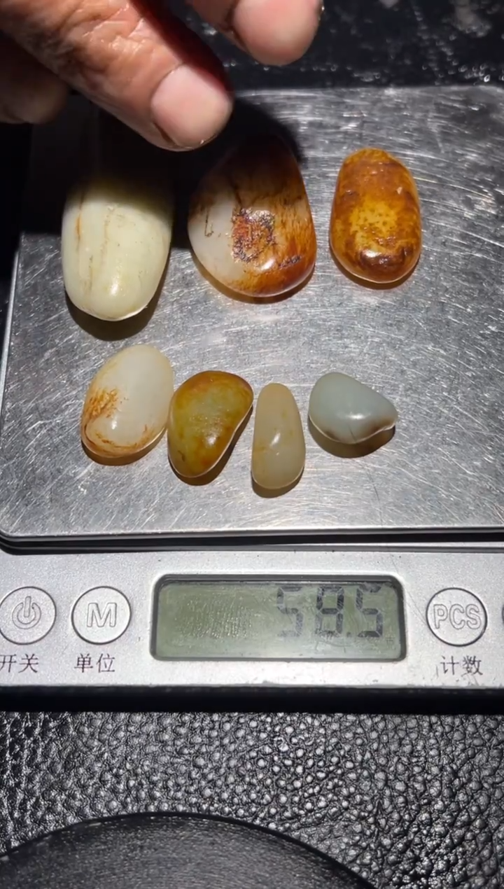 未镶嵌和田玉珠宝奇石7