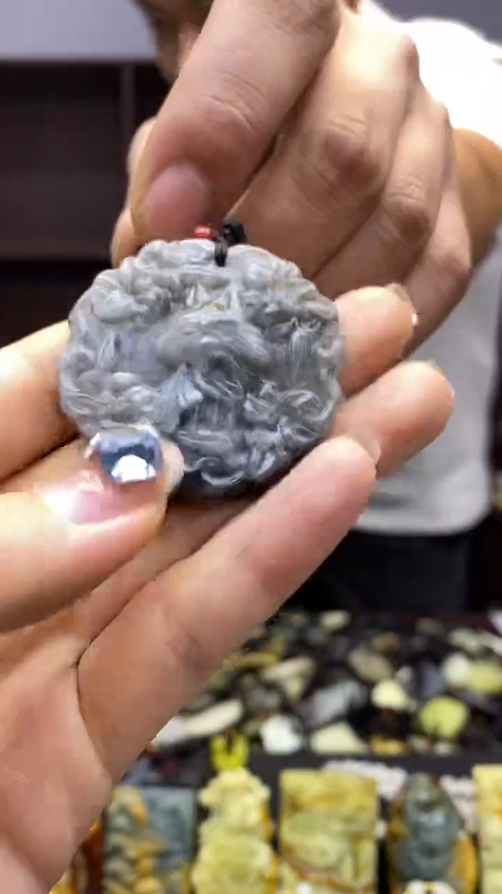 未镶嵌岫玉挂件    