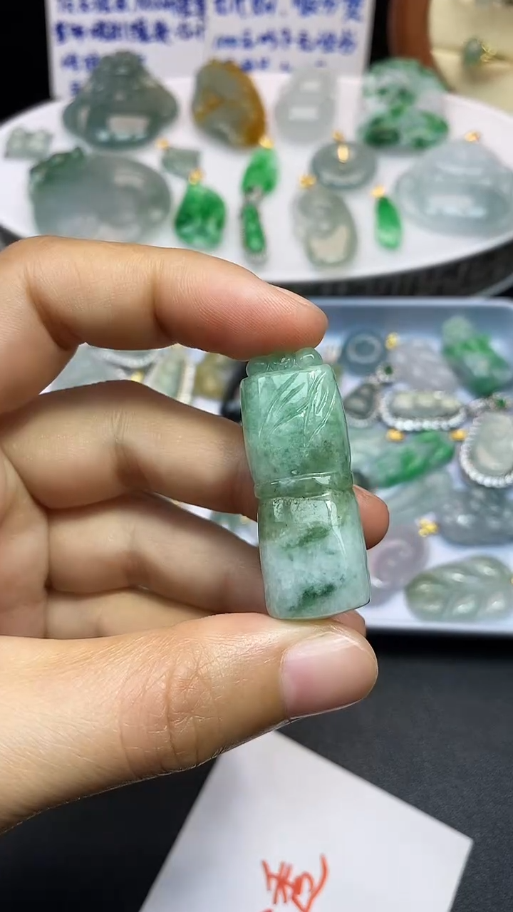 颈饰未镶嵌翡翠吊坠