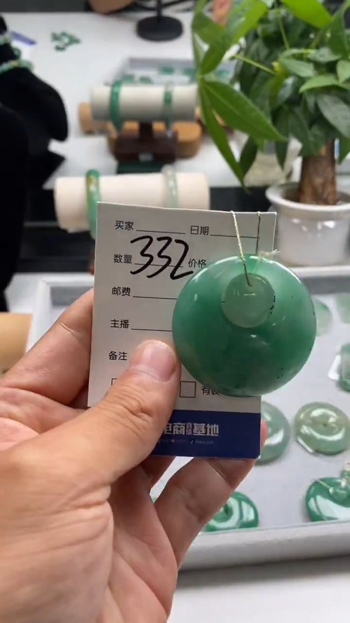 颈饰未镶嵌石英质玉子母扣+332