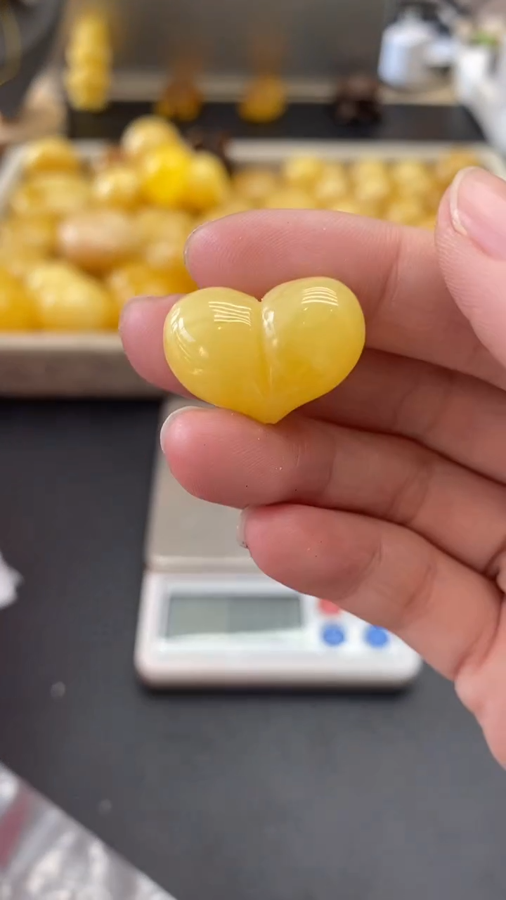 琥珀未镶嵌珠宝奇石1577