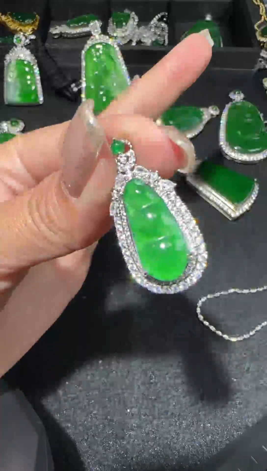 【闪购商品】翡翠吊坠(赠链)未镶嵌多样性发货拍一发一